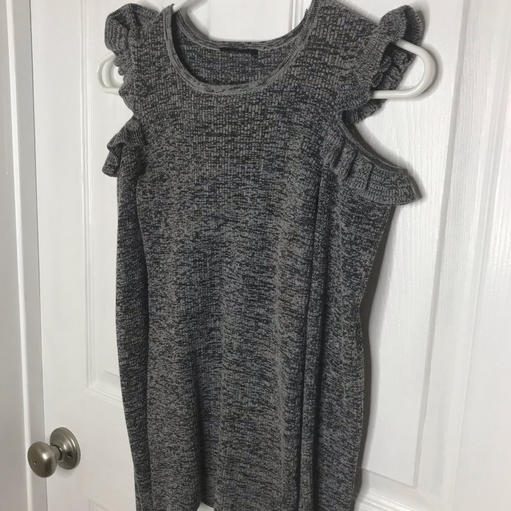 Long sleeved cold shoulder shirt